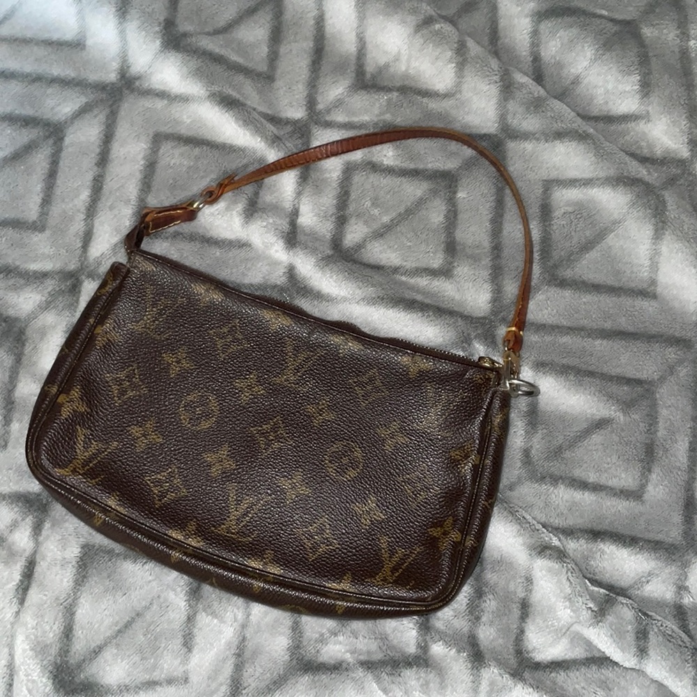 Louis Vuitton POCHETTE